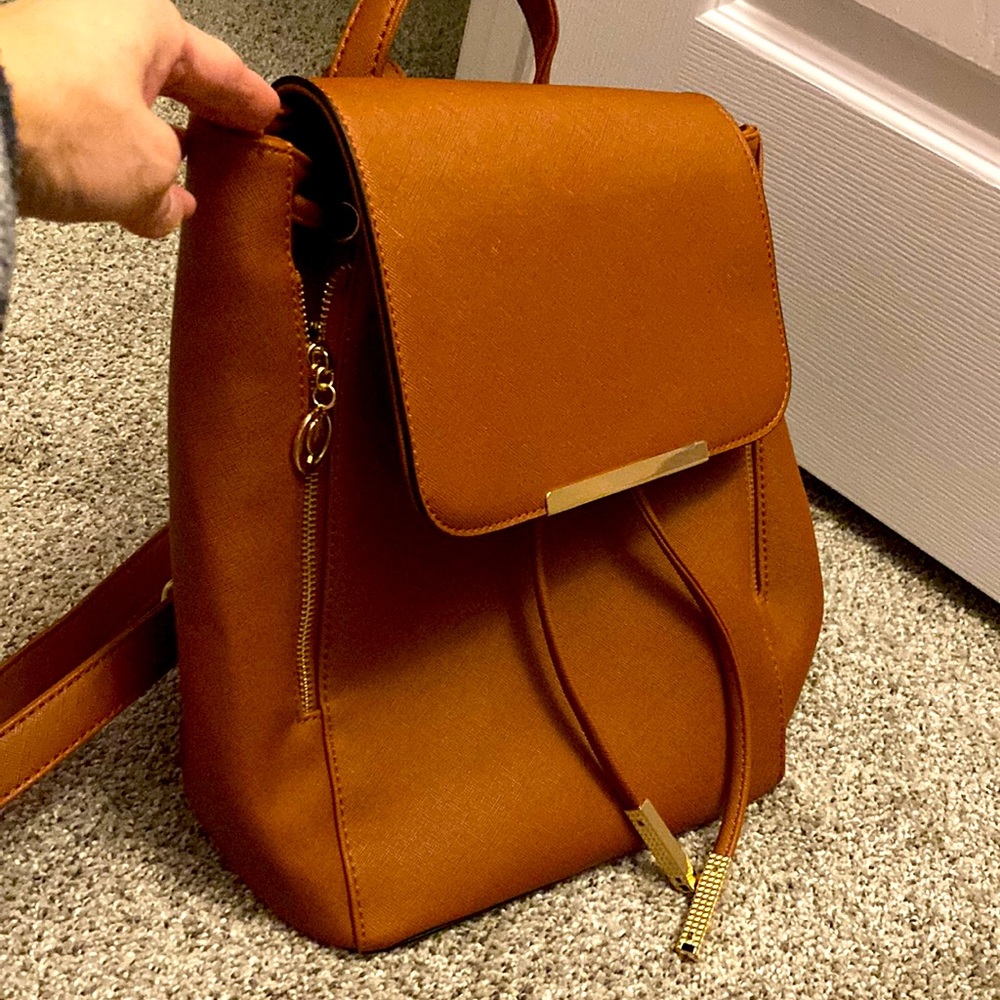Brown women backpack 🎒 used once. Almost brand new